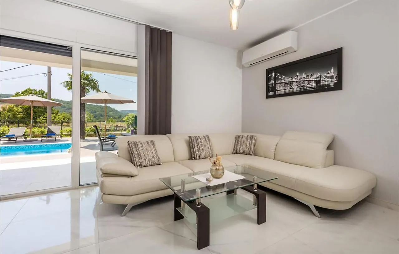 Awesome Home In Drazice With Wifi