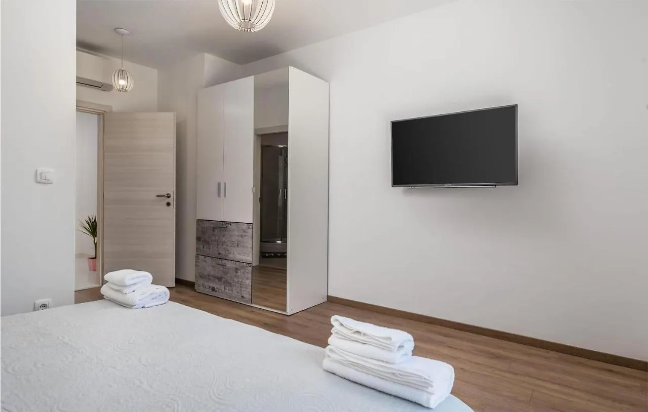 Awesome Home In Drazice With Wifi Holiday home