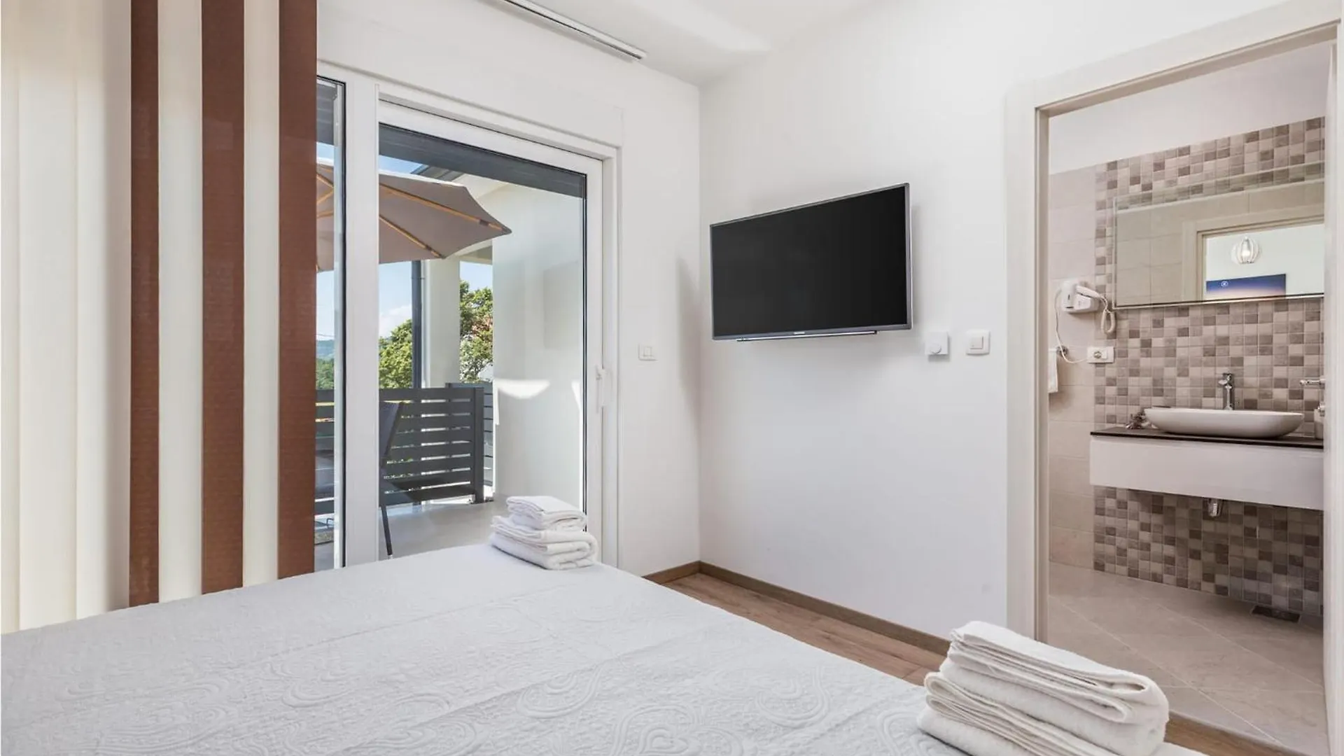 Awesome Home In Drazice With Wifi Holiday home