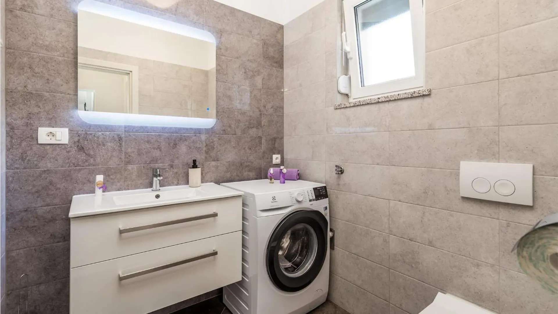 Awesome Home In Drazice With Wifi 0*,